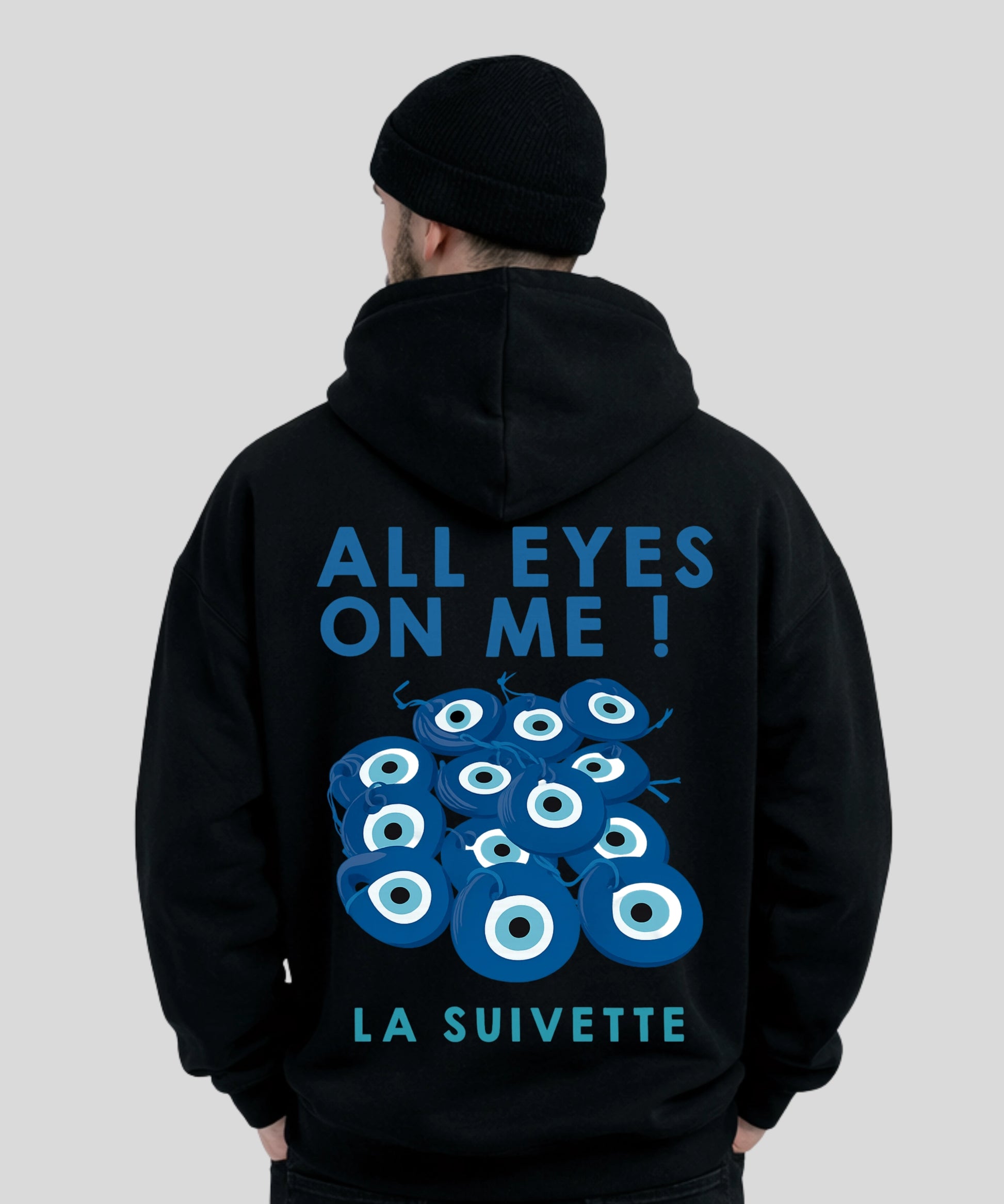 Hoodie noir oversize avec grand motif dorsal bleu "All Eyes On Me" d'yeux protecteurs pour éloigner les ondes négatives et La Suivette.