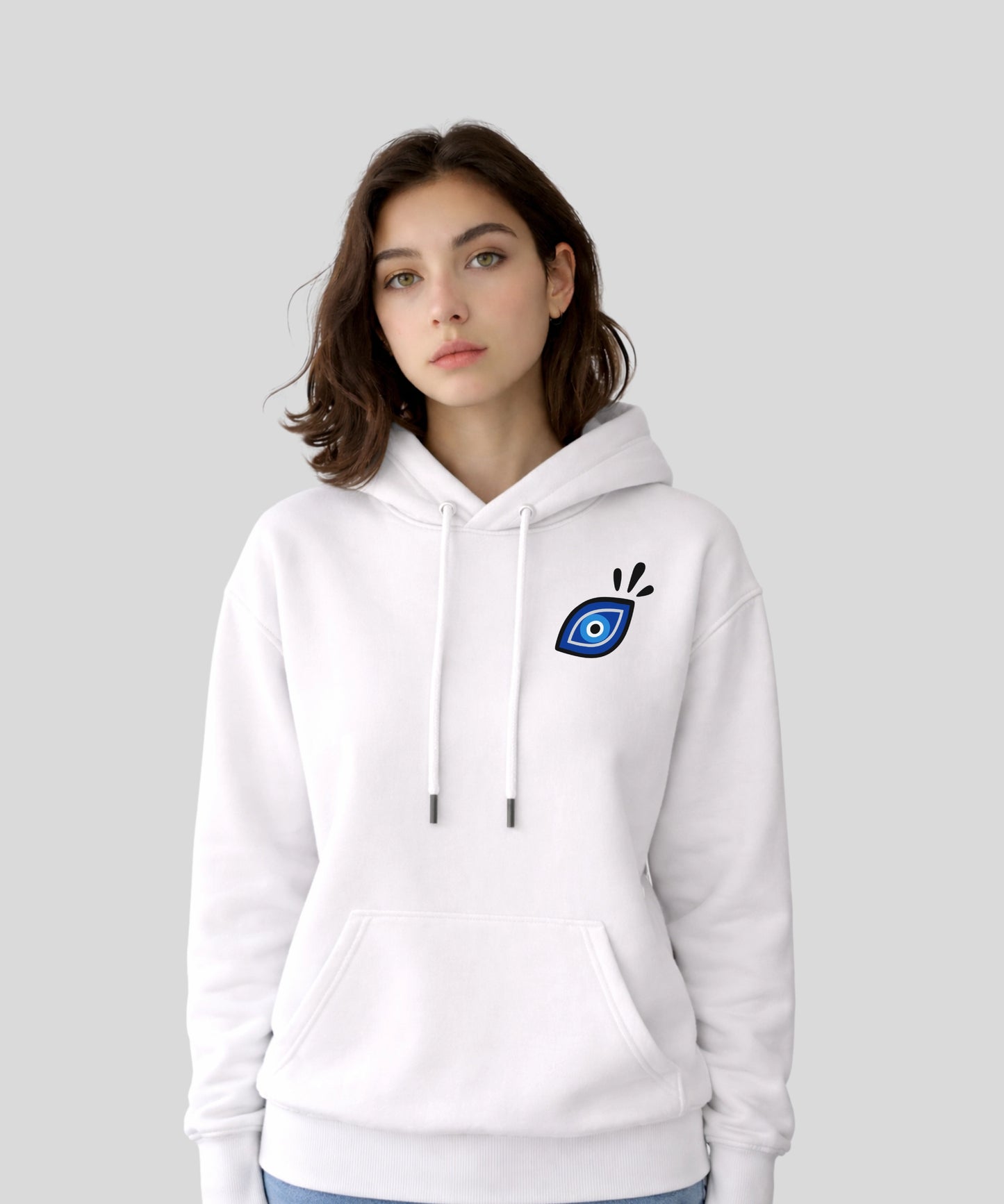 Sweat à capuche blanc uni, coupe oversize, avec l'inscription "All Eyes On Me" et une grappe de Nazar Boncuk bleus imprimée sur le dos