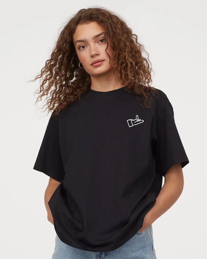 t-shirt-oversize-graphique-hand-sign-minimal-line-noir-model