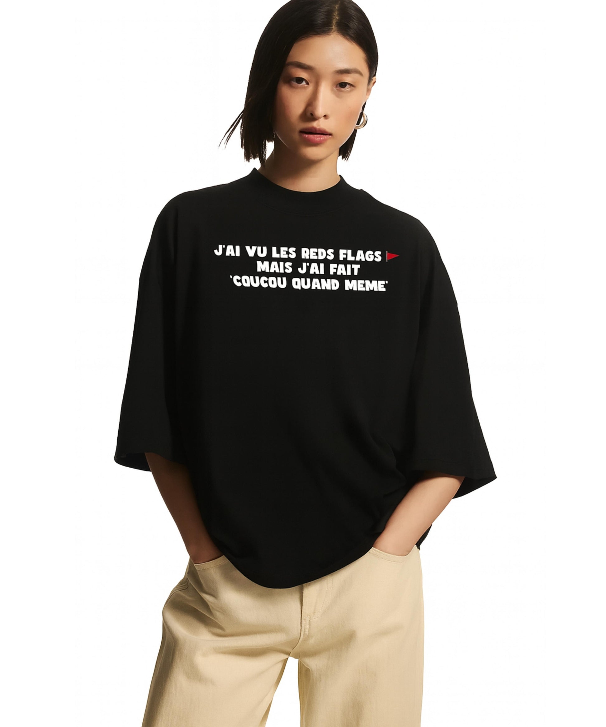 t-shirt-oversize-streetwear-red-flags-noir-model-2